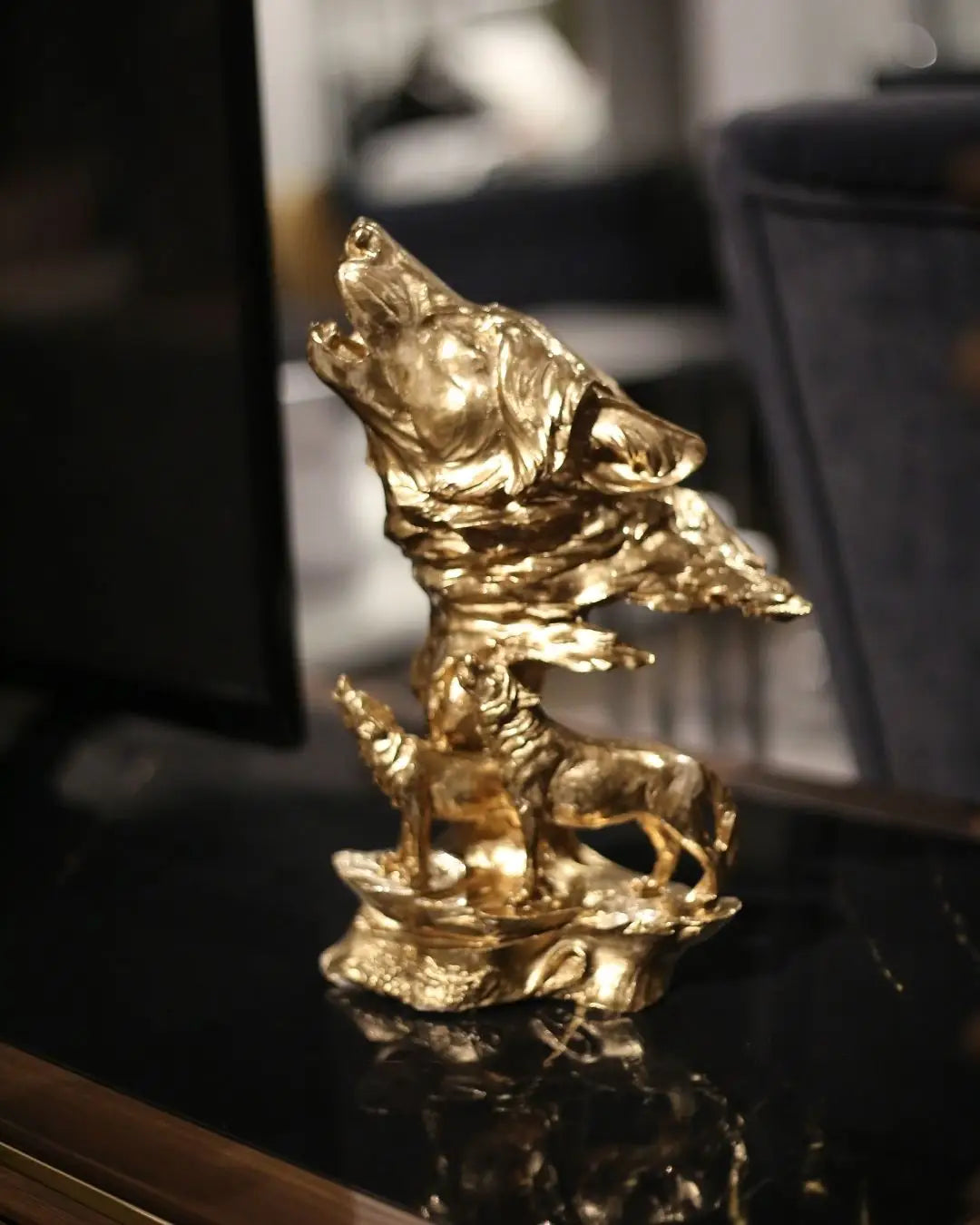 bronze wolf statue