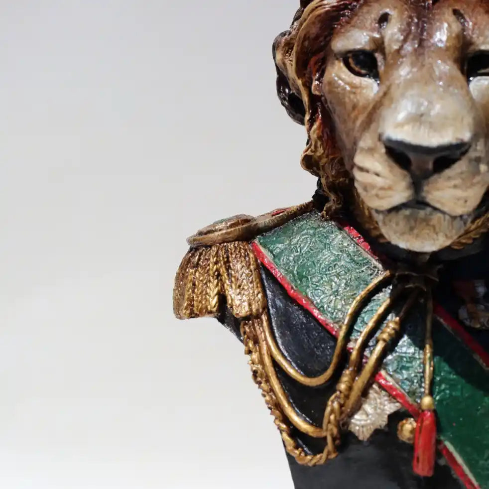 lion commander front view