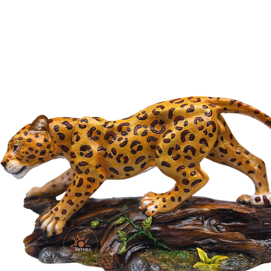 Leopar Heykeli