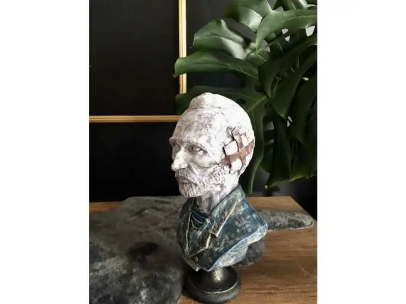 van-gogh bust